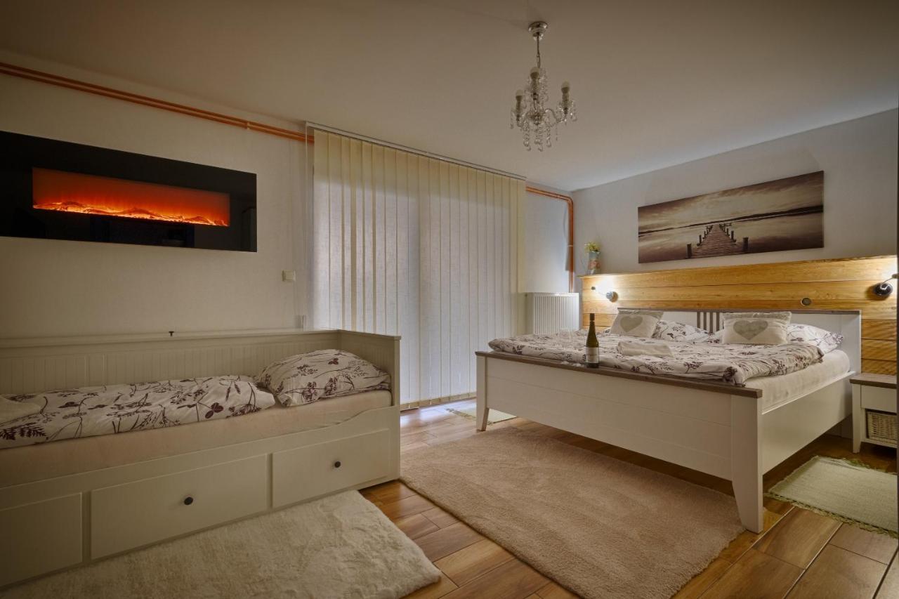 Chalupa Ceska Kanada Guest House Dobrohor Eksteriør bilde